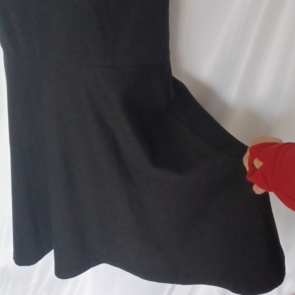 Betsey Johnson Beautiful LBD, pearl collar dress sz 12, 19" pit to pit, 37" long - Picture 3 of 7